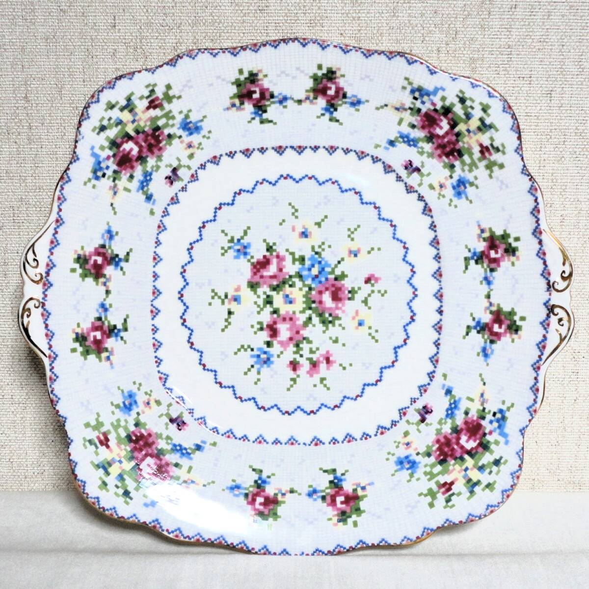 Royal Albert ロイヤルアルバート Bone China デジタルドット柄 中皿 ホワイト×バイオレット拍卖