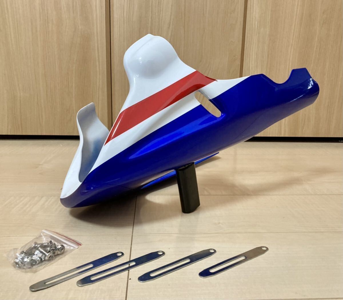 【美麗品!】アンダーカウル 新品 青白 CB400SF CBX400 バリオス ジェイド ホーネット 汎用 トリコカラー フェンダー ブルー拍卖