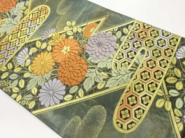 ys7505659; 宗sou 変わり曲線に菊・萩・亀甲模様織出し袋帯【着】拍卖