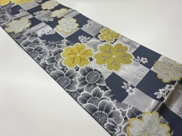 ys7523885; 宗sou 市松に桜・曲線模様織出し袋帯【着】拍卖