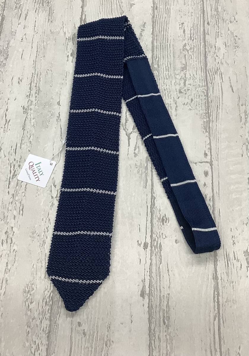 新作 新品未使用  ニットタイ イタリア製★ 横ボーダー柄 ネイビーベース 白ライン  大剣6cm お買い得 オシャレ拍卖