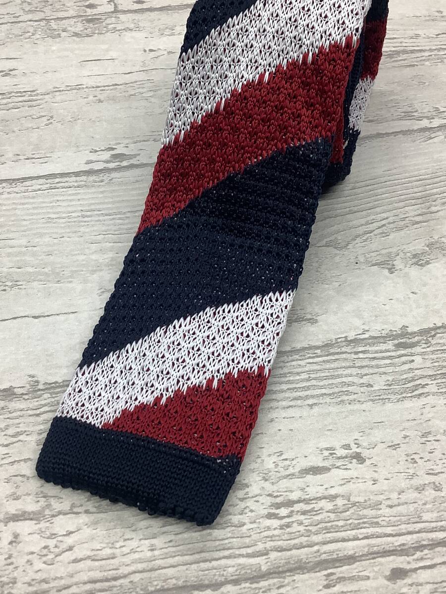 新作 新品未使用  ニットタイ 珍しいストライプ柄 ネイビー赤白 大剣6cm お買い得サービス拍卖
