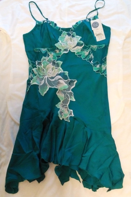 サルート 64Gスリップドレス Mサイズ 珊瑚の海 ワコール グリーン 高級ランジェリー 完売レア拍卖