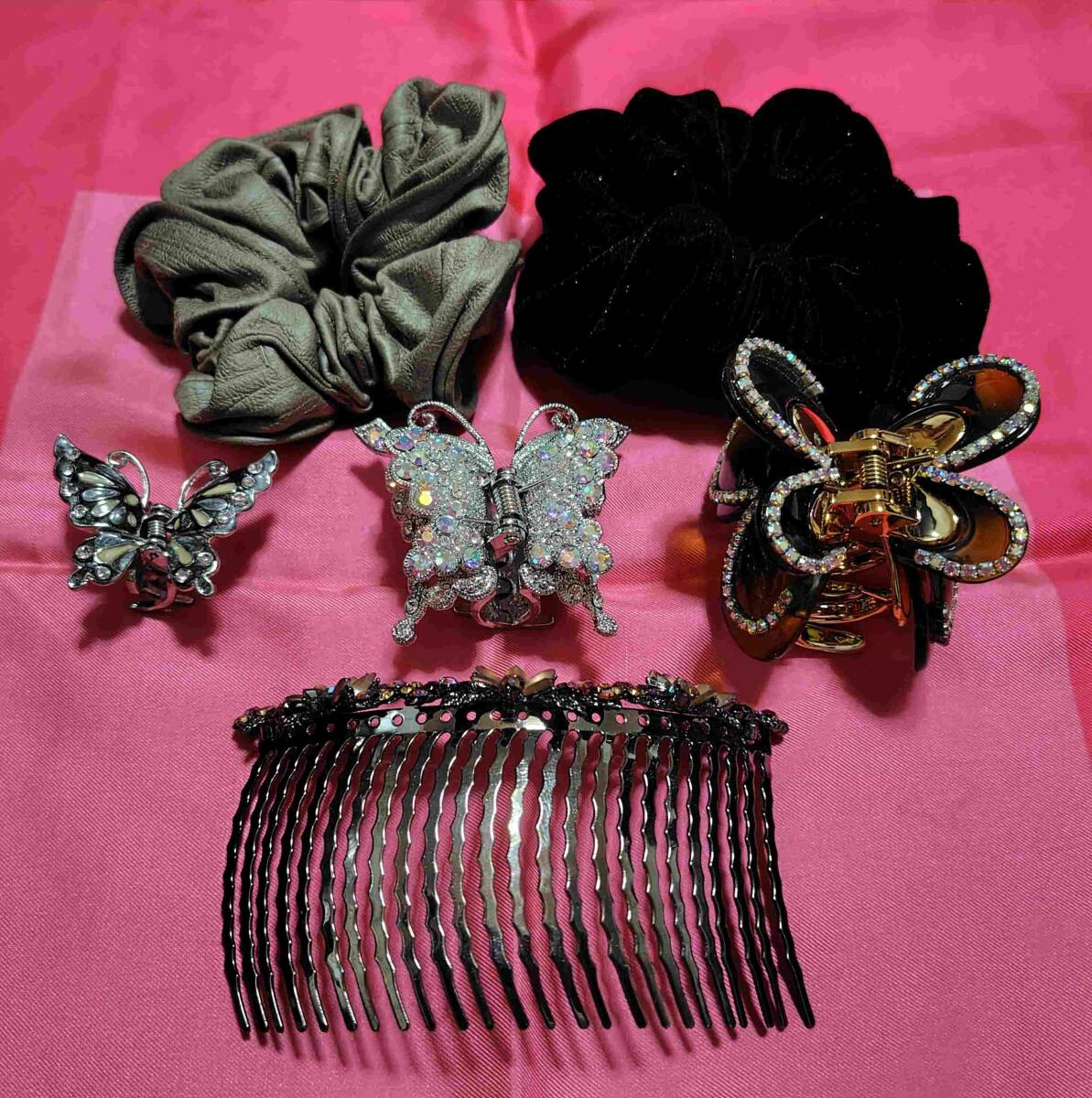 ★送料込み★未使用★美品★へアアクセサリー6種セット(ヘアクリップ3種、ビジューコーム1種、シュシュ2種)拍卖