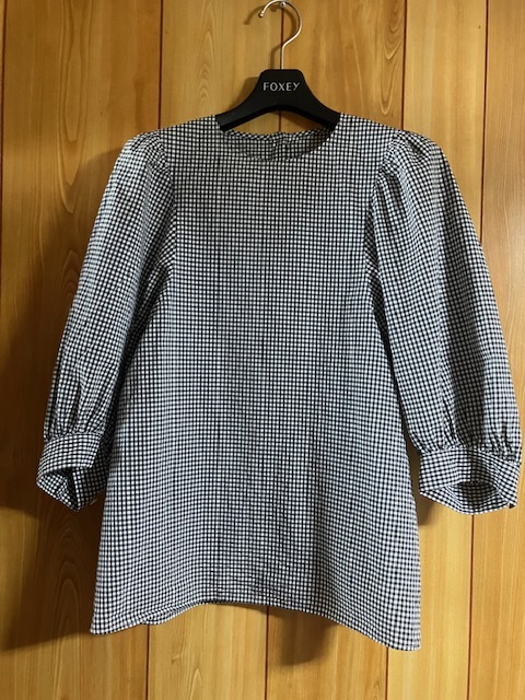 トゥモロランド TOMORROWLAND マカフィー ギンガムパフスリーブブラウス コットン100% 36サイズ ネイビー拍卖