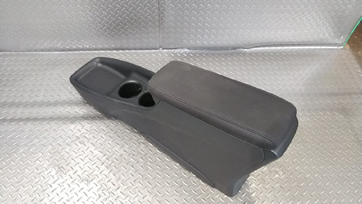 ZVW50 プリウス 純正 センターコンソール 58911-47060 肘置き トリムNO.FB20☆個人宅発送不可☆拍卖