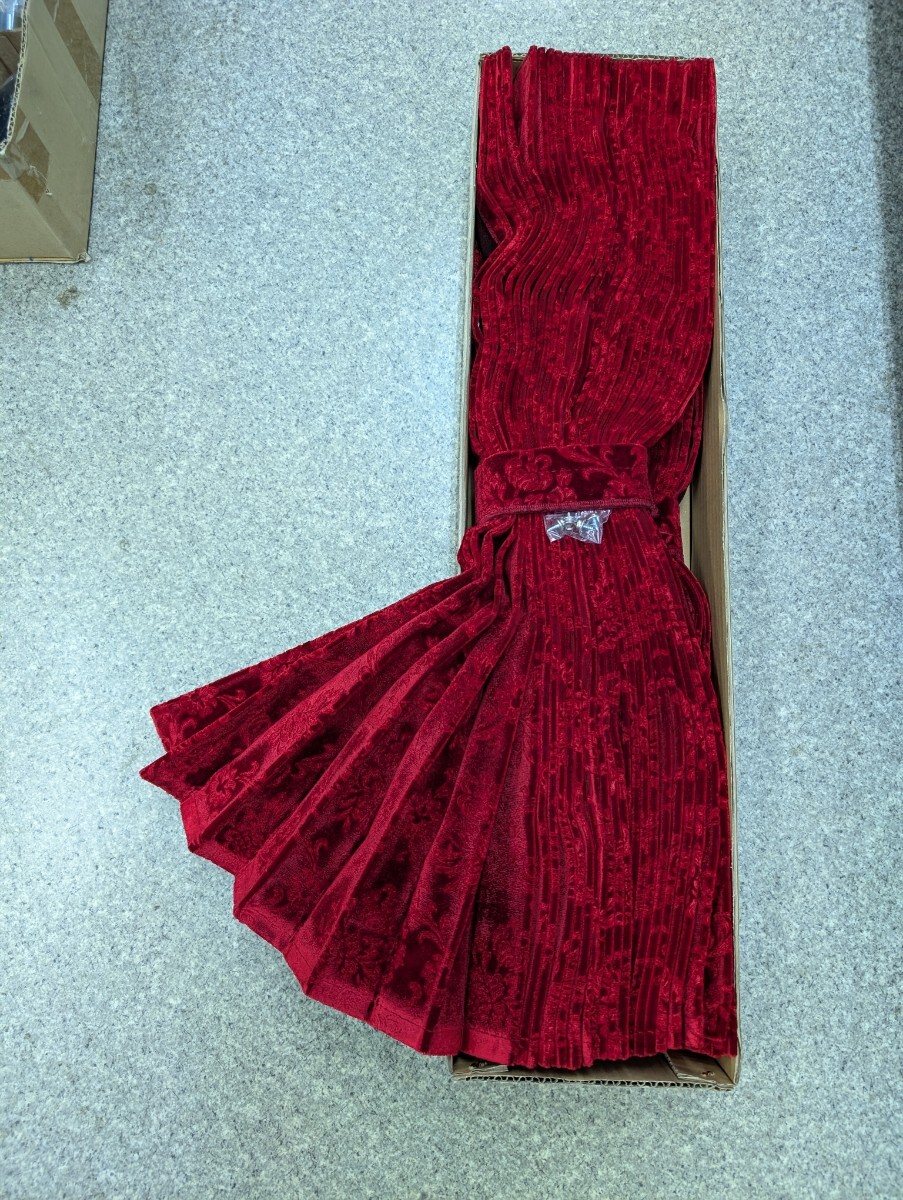 新品 アコーディオン仮眠カーテン  ローレル赤 テクノガレージ製 ラウンドカーテン トラックカーテン拍卖