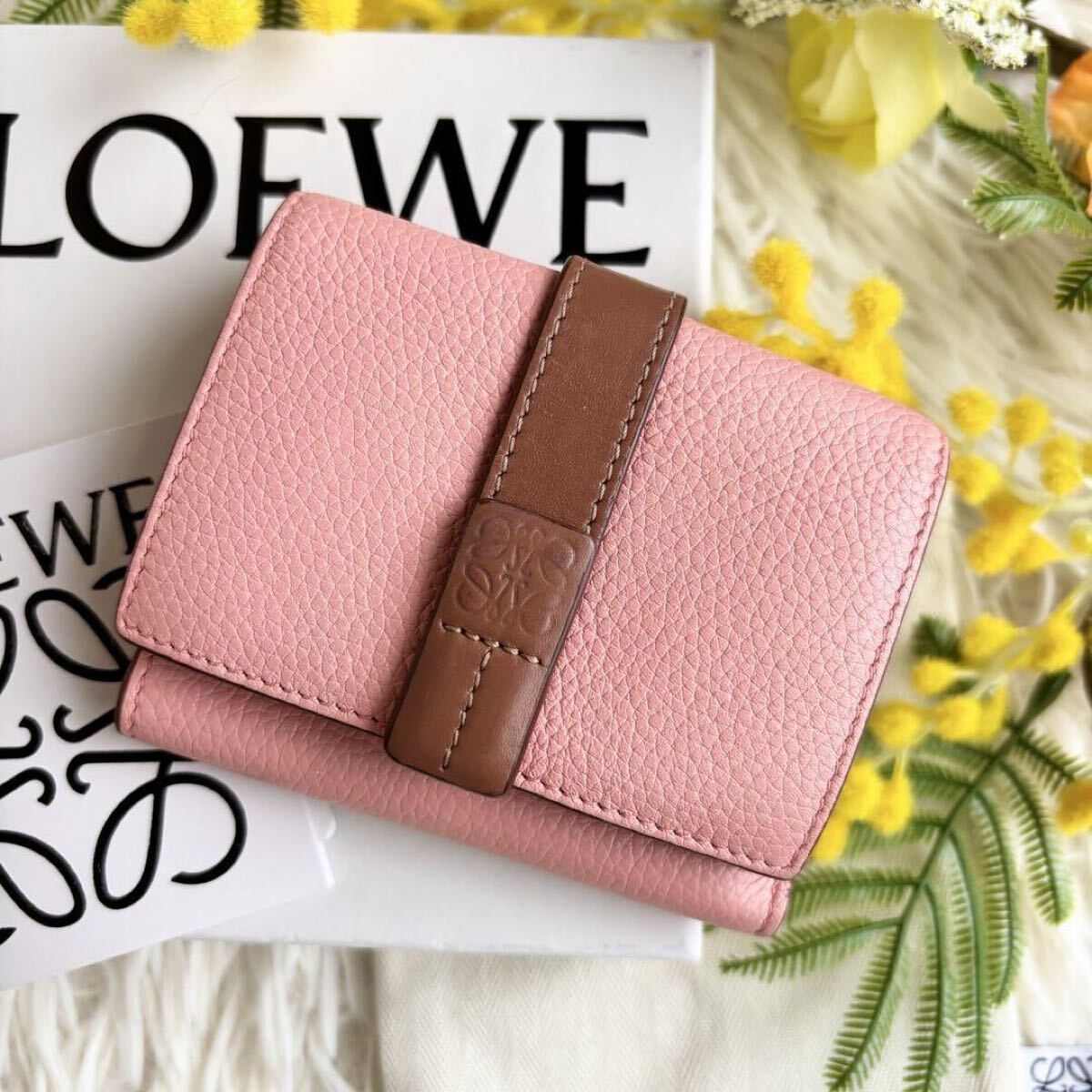 LOEWE バーティカルスモールトリフォールドウォレット アナグラム拍卖