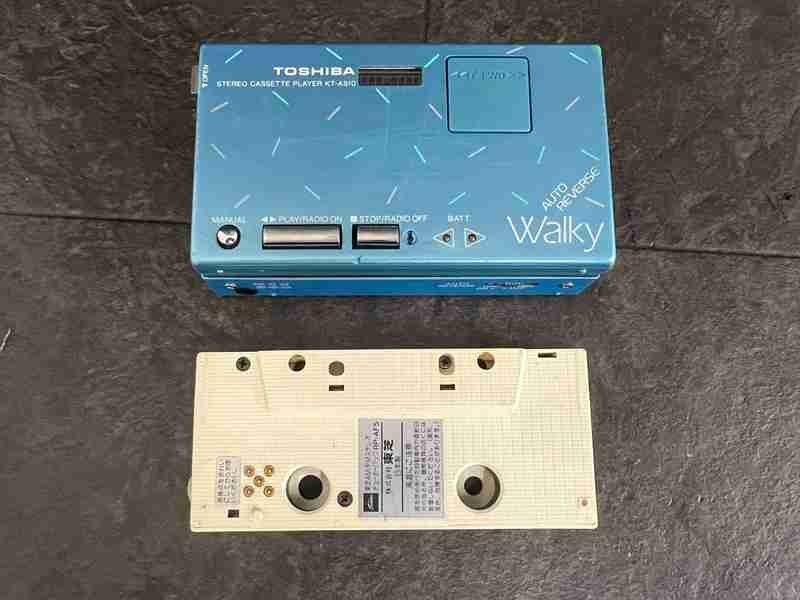 CT11538 TOSHIBA KT-AS10 ポータブルラジオカセットプレーヤー 20250928拍卖
