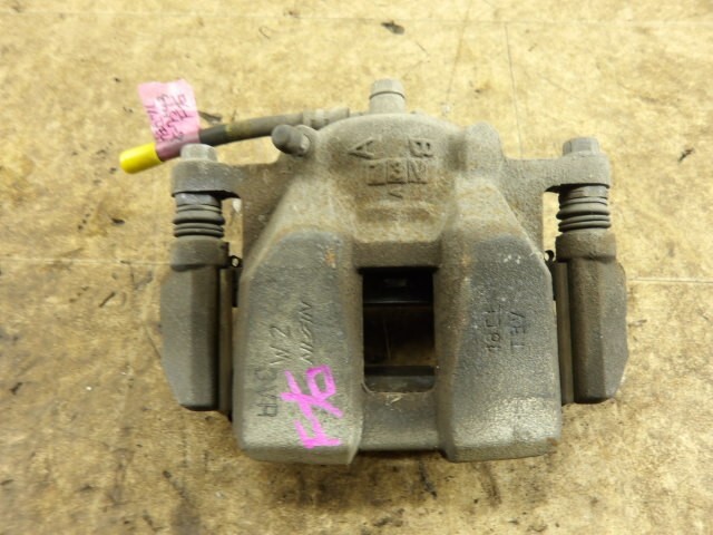 ヴェゼル  RU4 フロント右キャリパー NH731P ニッシン 45018-T3V-020拍卖