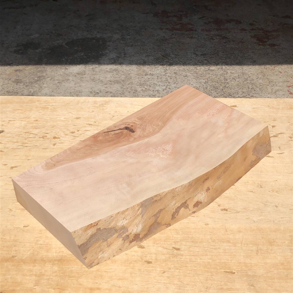 送料無料!水目桜【A215A】437×201~241×54mm ミズメザクラ クラフト 木工 DIY 天然木 自然素材 木材 乾燥材 無垢材《銘木すずめや》拍卖