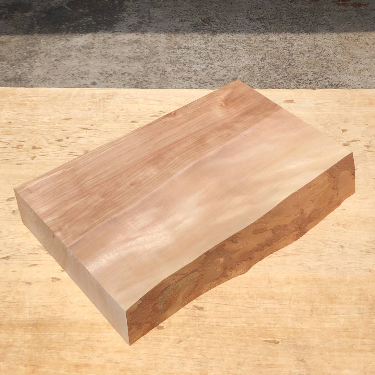 送料無料!水目桜【A218B】374×237~248×60mm ミズメザクラ クラフト 木工 DIY 天然木 自然素材 木材 乾燥材 無垢材《銘木すずめや》拍卖