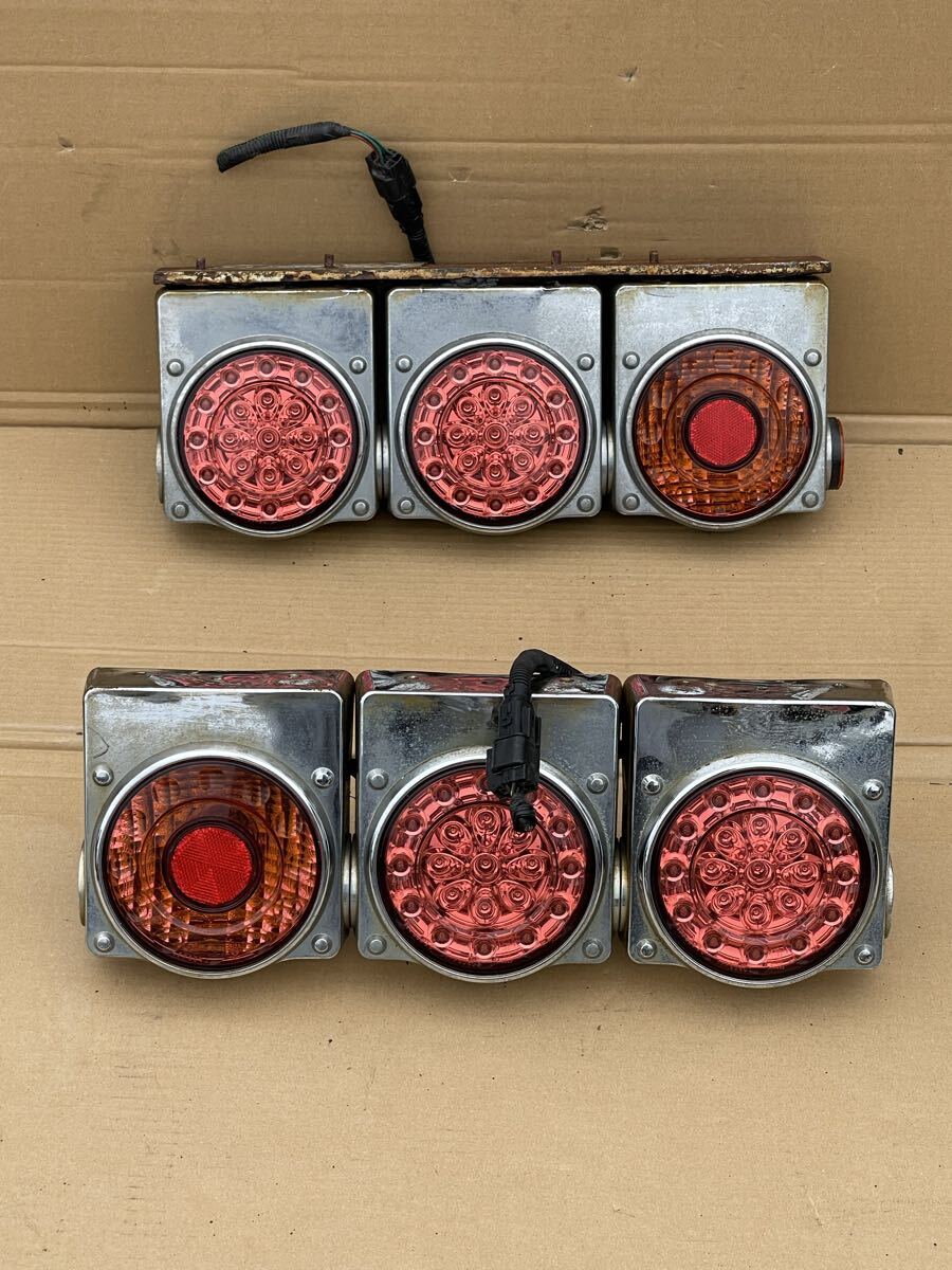 Y77 大型/中型トラック用 トリプルテールライト スクエア型 LED3個 トリプルテールライト拍卖