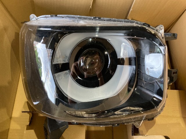 4098 N-BOX JF5 右ヘッドランプ 右ヘッドライト 右ライト W6705 33100-32R-N03拍卖
