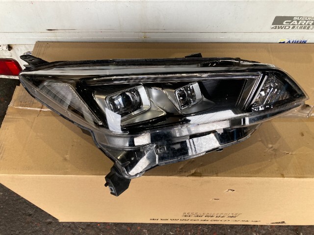 4103 リーフ ZE1 右ヘッドランプ 右ヘッドライト 右ライト 1954 26025-5SK5B拍卖