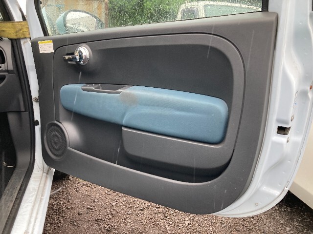 250805 フィアット 500 ABA-31212 平成23年 右フロントドアトリム 内張り *個人宛配送不可 法人宛/営業所止め可能拍卖