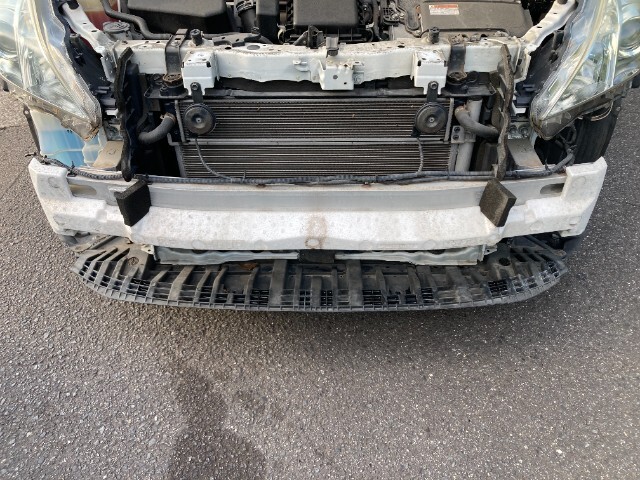 250906 プリウスα ZVW40 H25年 フロントバンパーホースメント *個人宛配送不可 法人宛/営業所止め可能拍卖