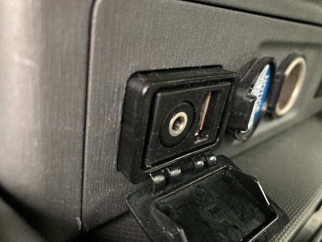 250906 プリウスα ZVW40 H25年 USBポート拍卖