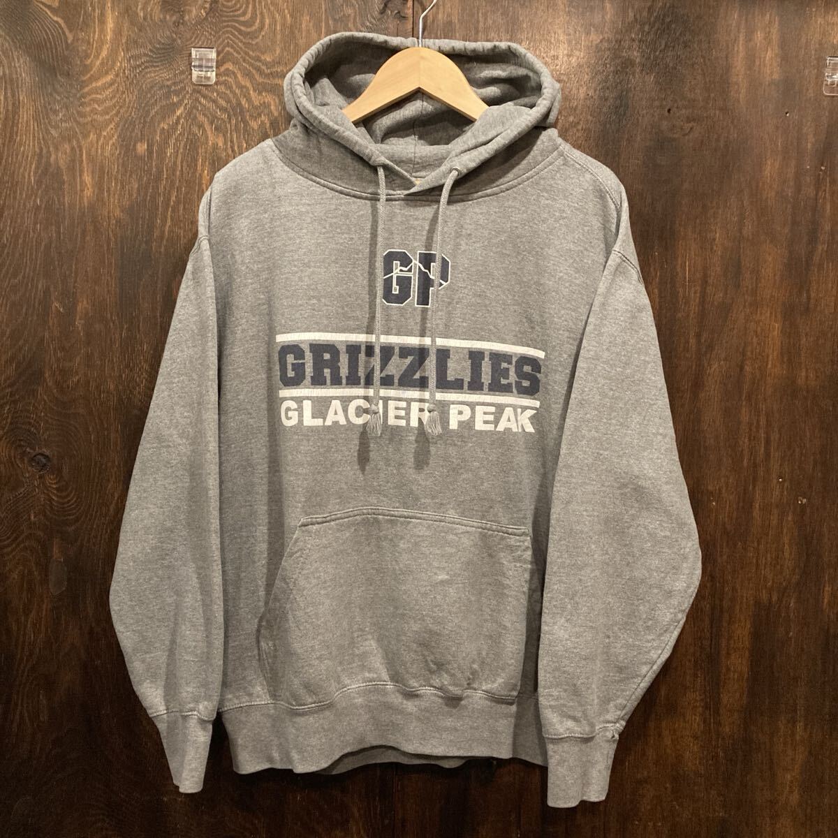 USA古着 MV Sport フーディー スウェットパーカー Mサイズ グレー アメリカ古着 カレッジプリント拍卖