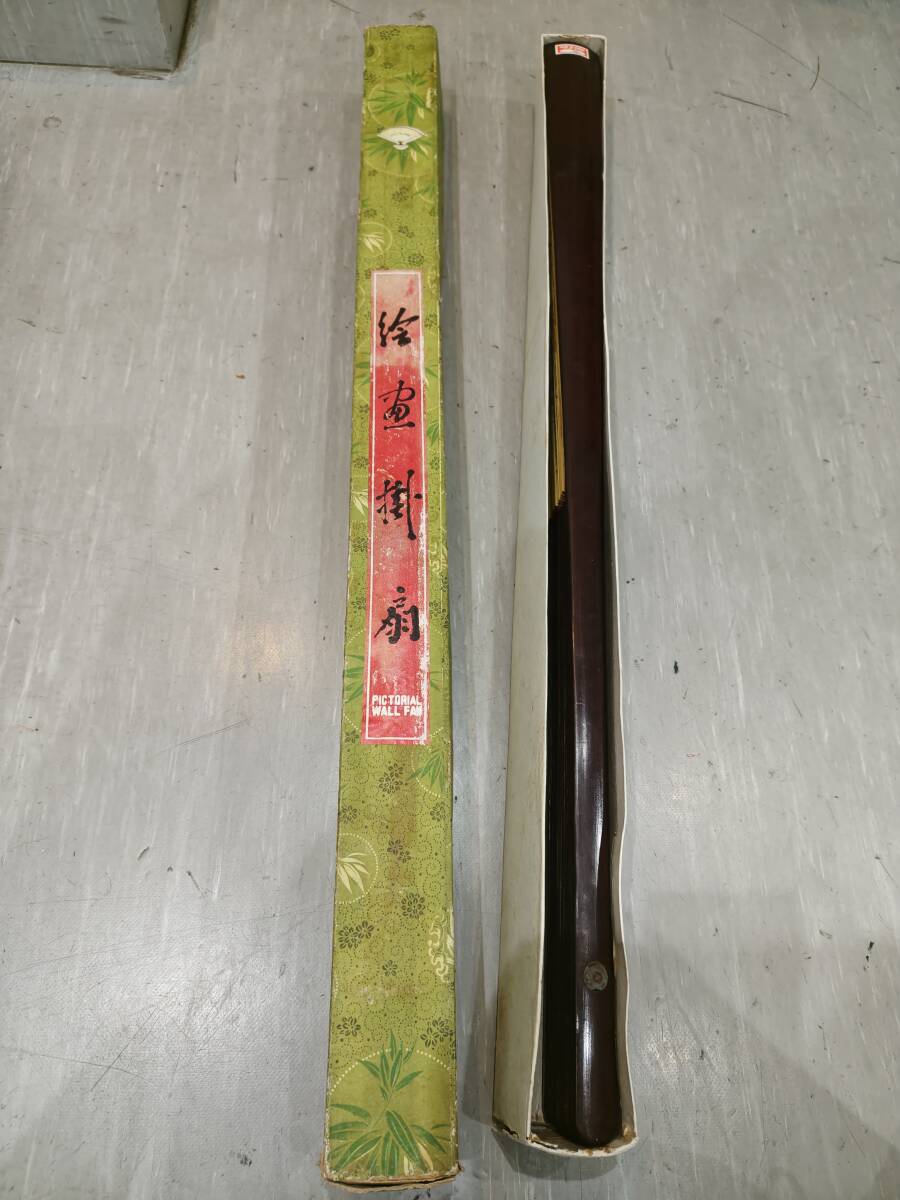 70601★中国 美術 巨大 扇子 オブジェ 長さ89㎝ 破れあり拍卖