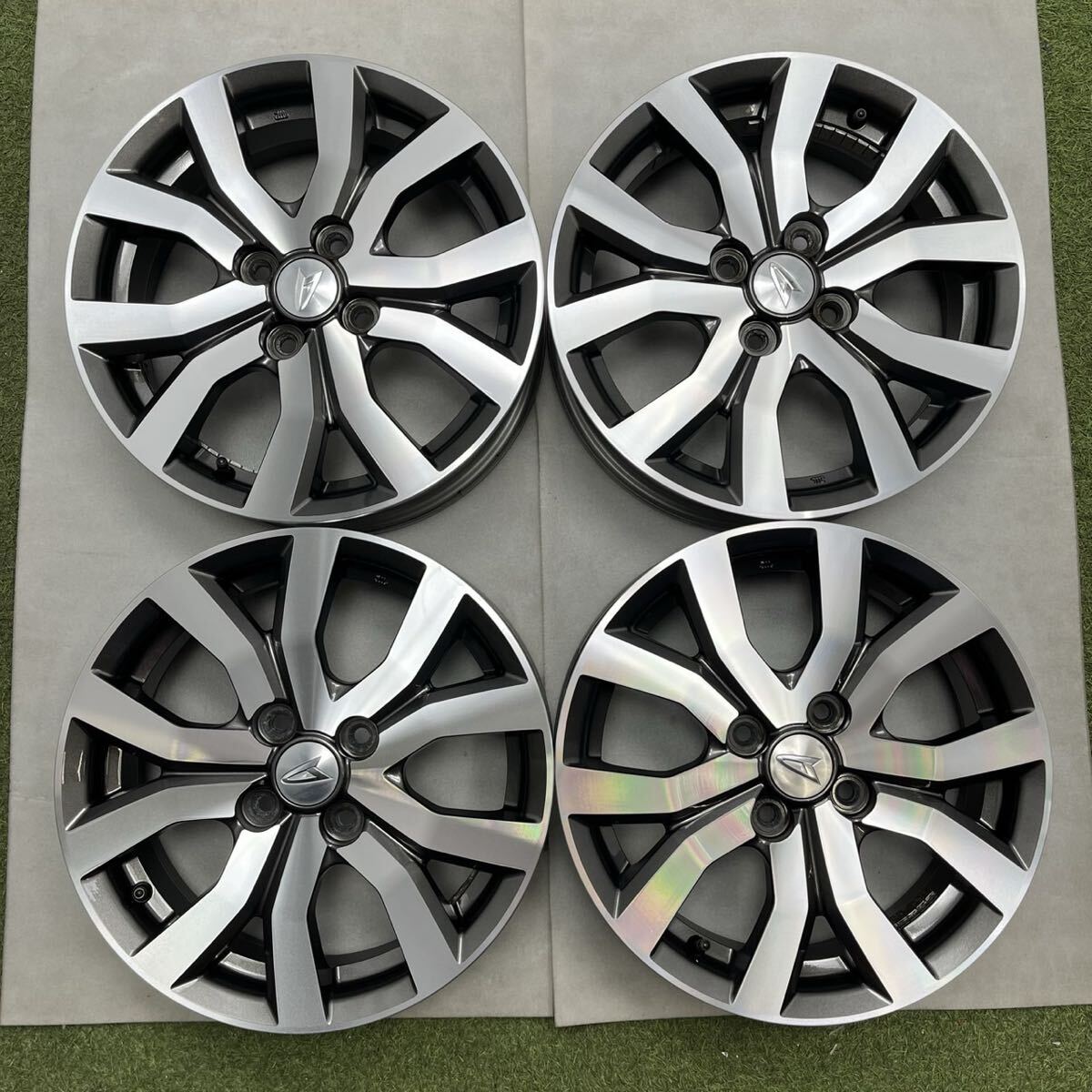 【1204】中古美品★再塗装品 15インチ 5J ダイハツ トール 純正 15×5J ET+40 PCD100 4穴 ハブ径54 中古アルミホイール 4本拍卖