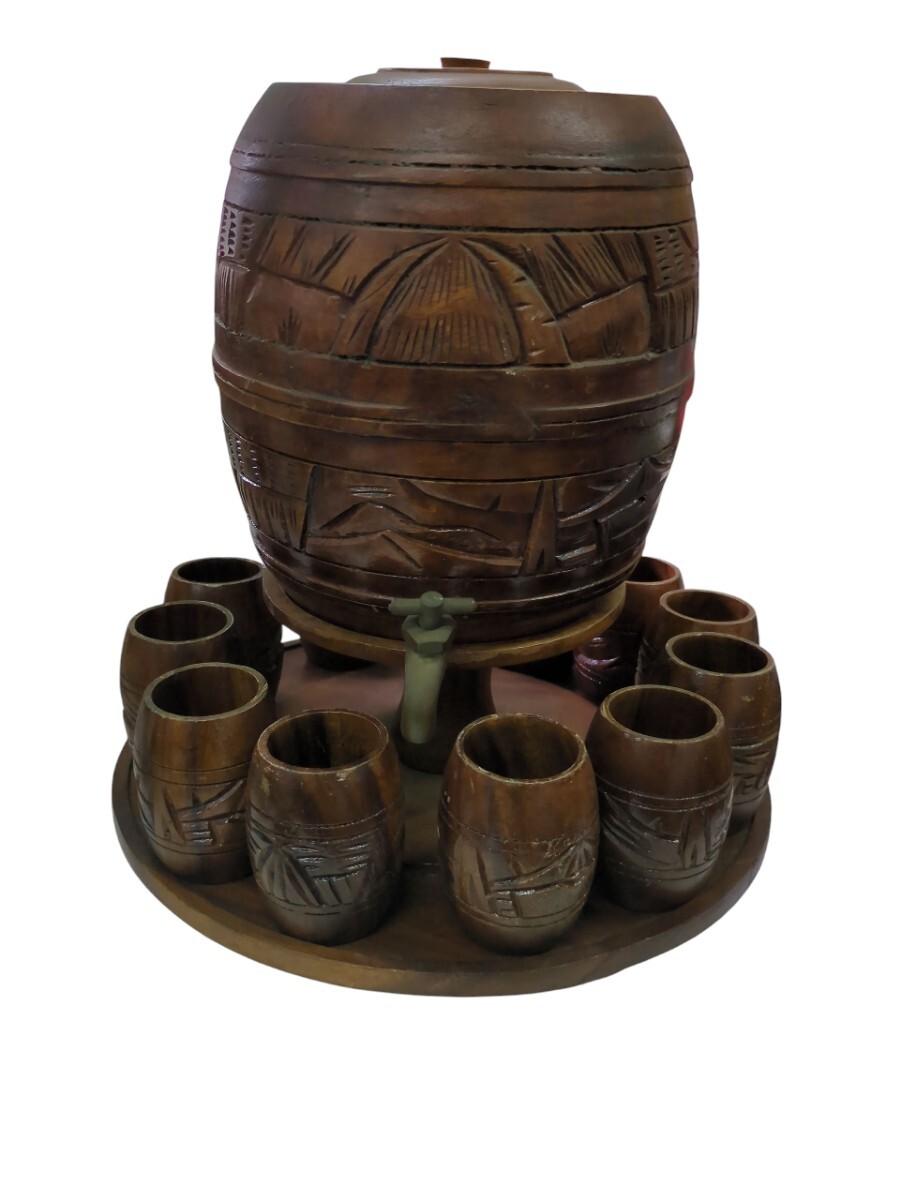 木製の樽型ディスペンサー・木製のカップ12個のセット 現状品 時代物 アンティーク (0905c11)拍卖