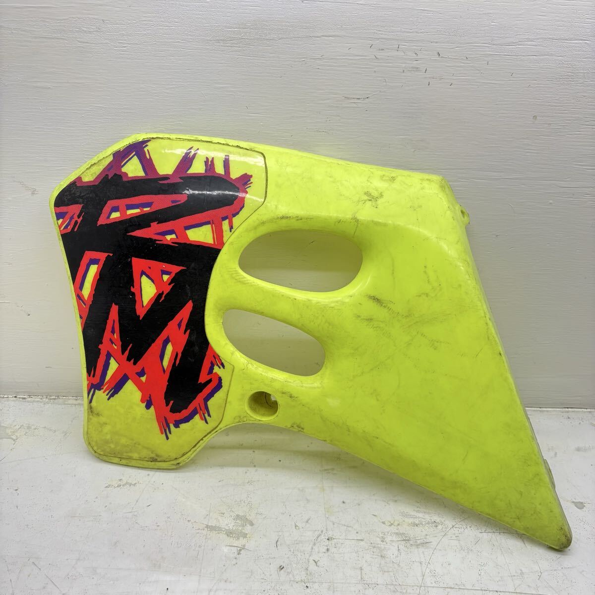 01527 スズキ RM125 シュラウド 左 純正 当時物 RM250拍卖