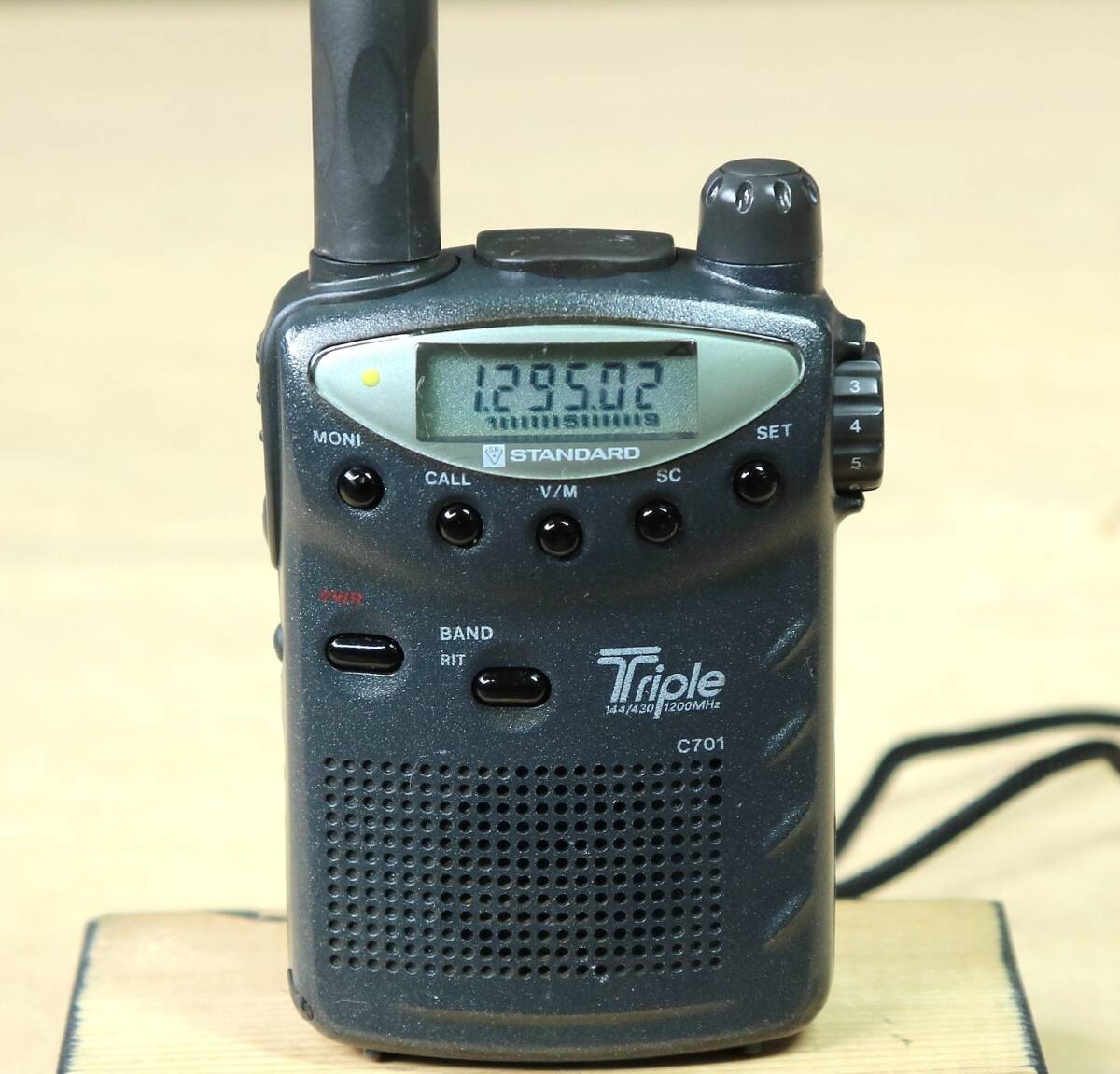 STANDARD スタンダード C701 144/430/1200MHz FMトリプル ハンディー、トーンスケルチ内蔵 ワイド受信 FM/AM 対応済拍卖
