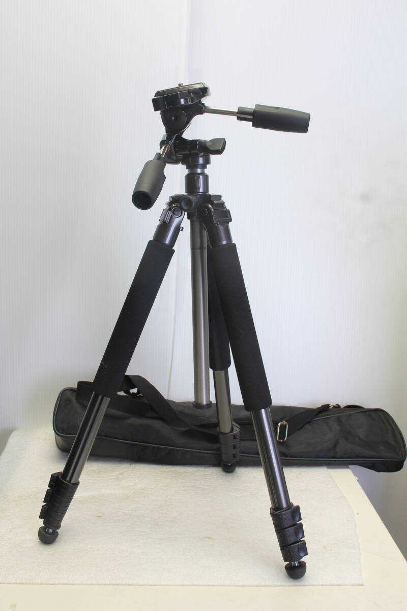 送料無料。現状品。ジャンク。カメラ用三脚 Challenger 管理1-250907r拍卖