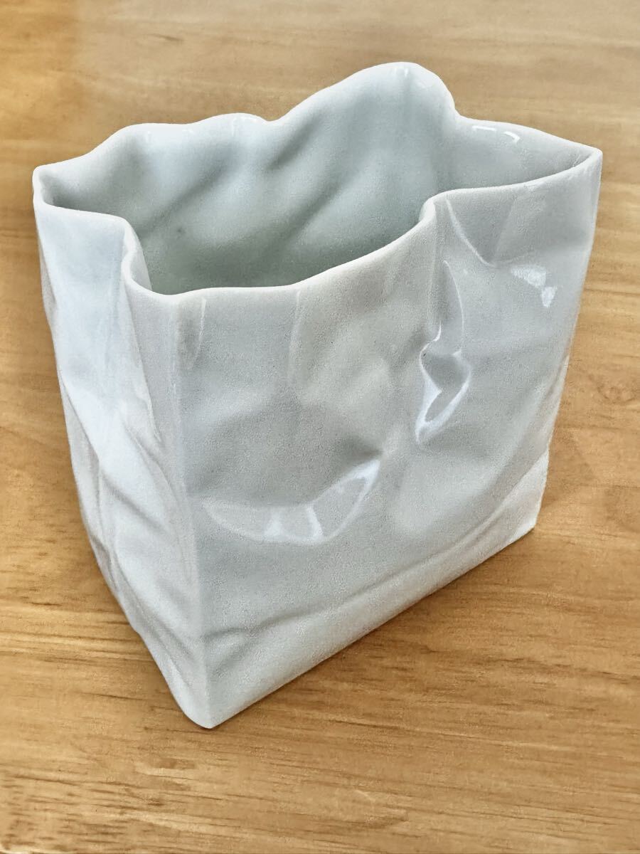 NewCrinkleSuperBag ニュークリンクルスーパーバック ホワイト 花瓶 フラワーベース ペン立て MakotoKomatsu 小松誠 紙袋型陶器 中古拍卖