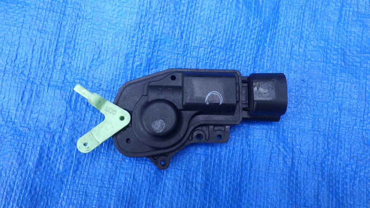 緑 ムーヴラテ L550S L560S フロント左 ドアロックアクチュエーターモーター 左 前 ミラジーノ L650S L660S 純正品 Z19拍卖