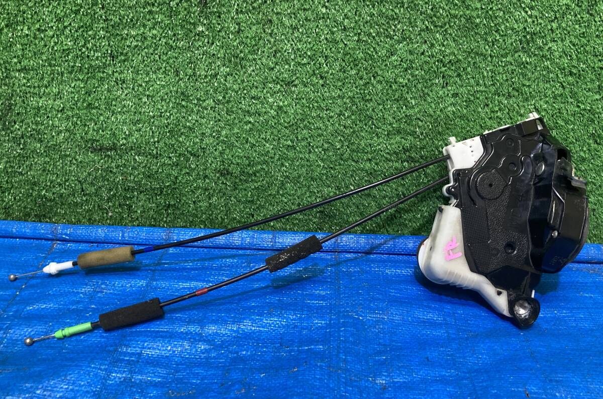 トヨタ プリウス DAA-ZVW30 右フロントドアロックソレノイド 運転席側 右側 FR MD-4 カプラー6ピン 管26039拍卖