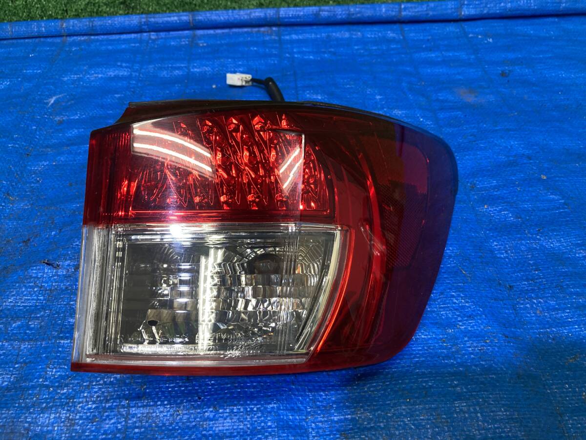 レクサス IS250 GSE20 4GR-FSE 右テールランプ テールレンズ 運転席側 右側 EAGLE EYES EE-TY900 管25712拍卖
