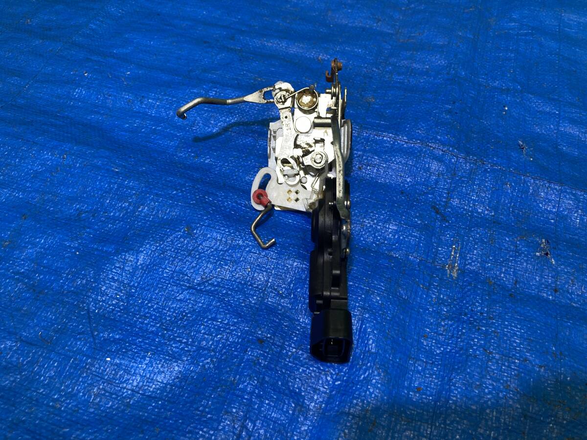 ハイゼットアトレ S321G-0021*** 右フロント ドアロックソレノイド アクチュエーター 運転席側 右側 アイシン275E1402 管A359拍卖