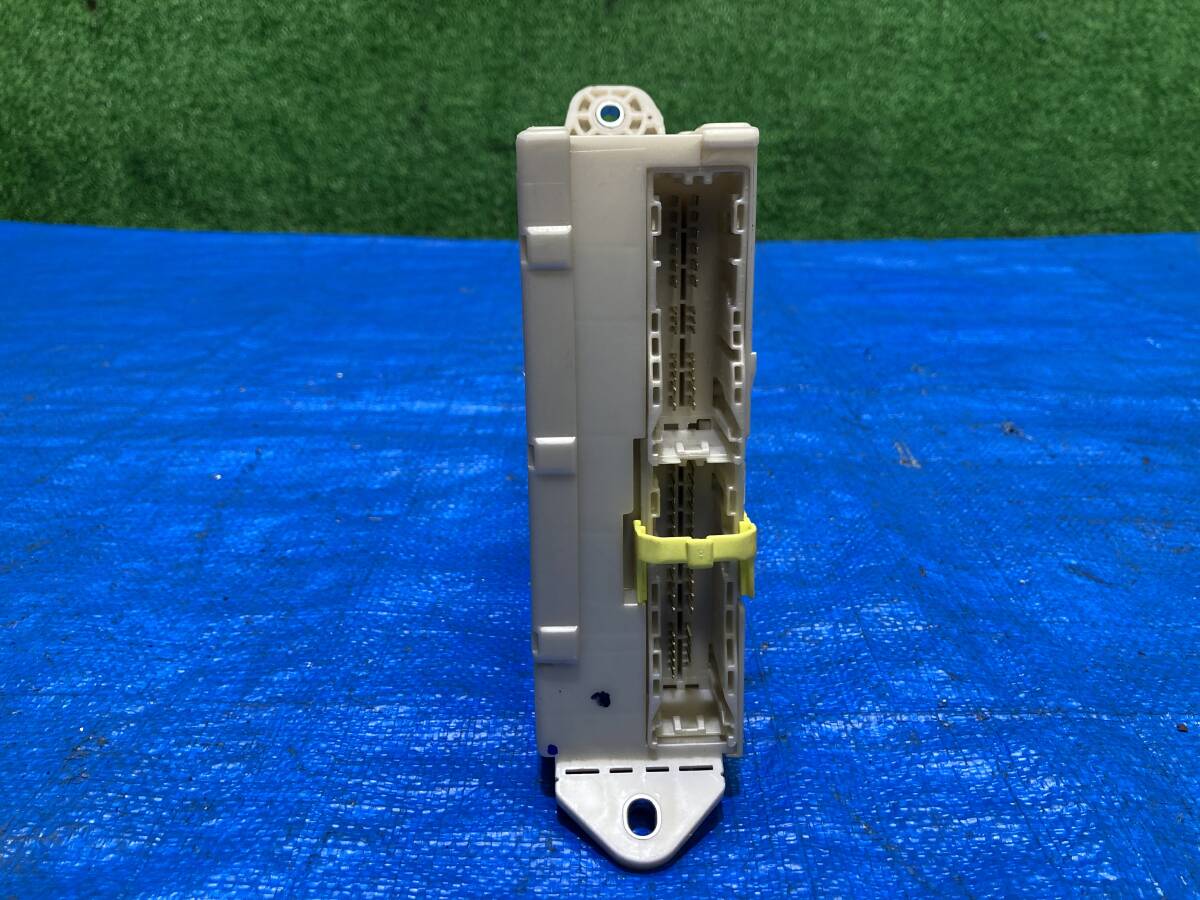トヨタ クラウン アスリート DBA-GRS180 4GR-FSE ヒューズボックス 82730-30141 管25819拍卖