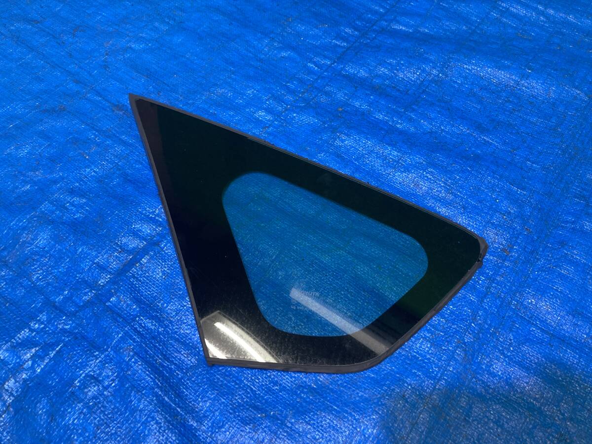 トヨタ プリウス DAA-ZVW30 2ZR-FXE 左リアクォーターガラス リヤ サイドガラス 助手席側 左側 NSG M31S8 管26060拍卖