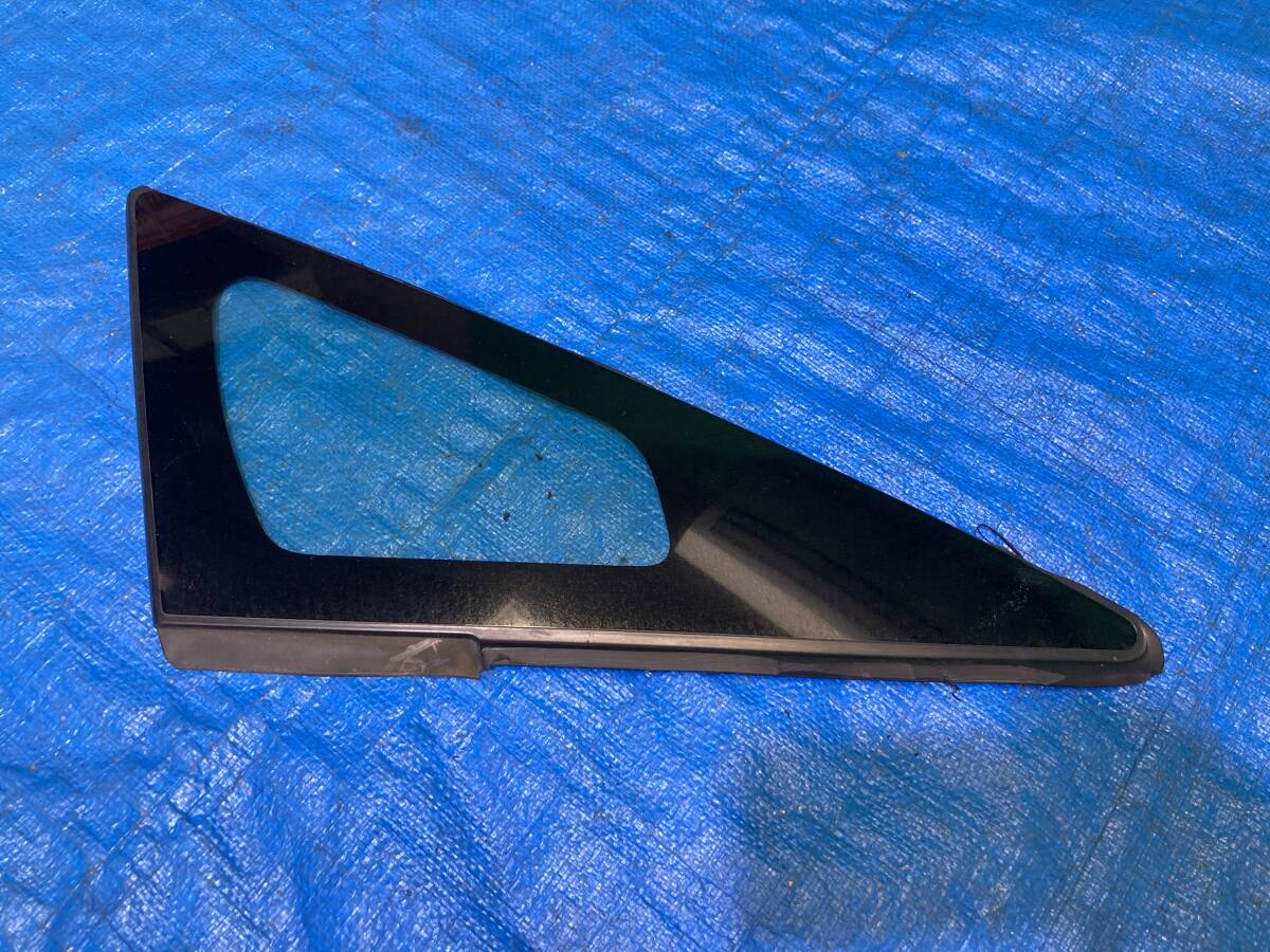 トヨタ プリウス DAA-ZVW30 2ZR-FXE 右フロントクォーターガラス 運転席側 右側 サイドガラス AGC M2H4 UVSカット 管26062拍卖