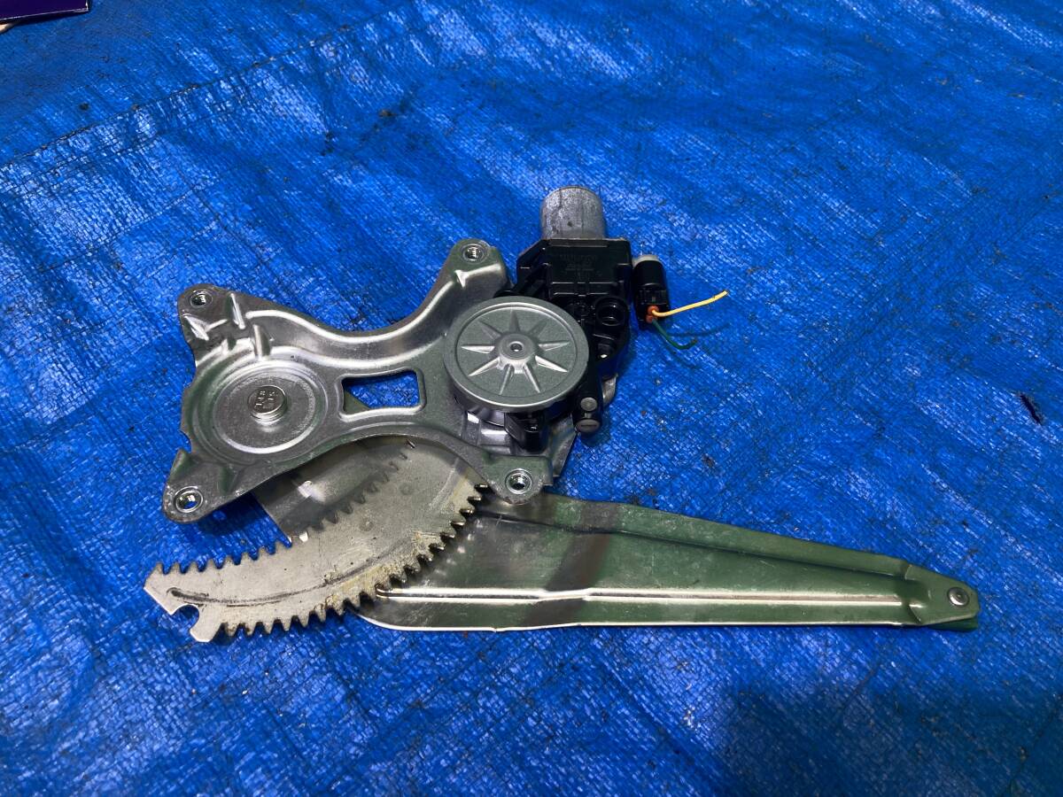 スズキ ラパン DBA-HE33S R06A 右リア リヤレギュレーターモーター パワーウインドモーター デンソー 262100-6670 83530-80P00 管26129拍卖