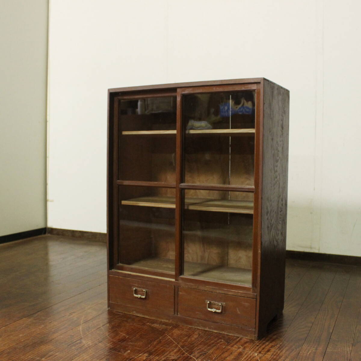 新入荷!昭和レトロ!古い木製収納棚!戸棚/ガラスケース/食器棚/飾り棚/古家具/古道具/アンティーク/収納棚/店舗什器拍卖