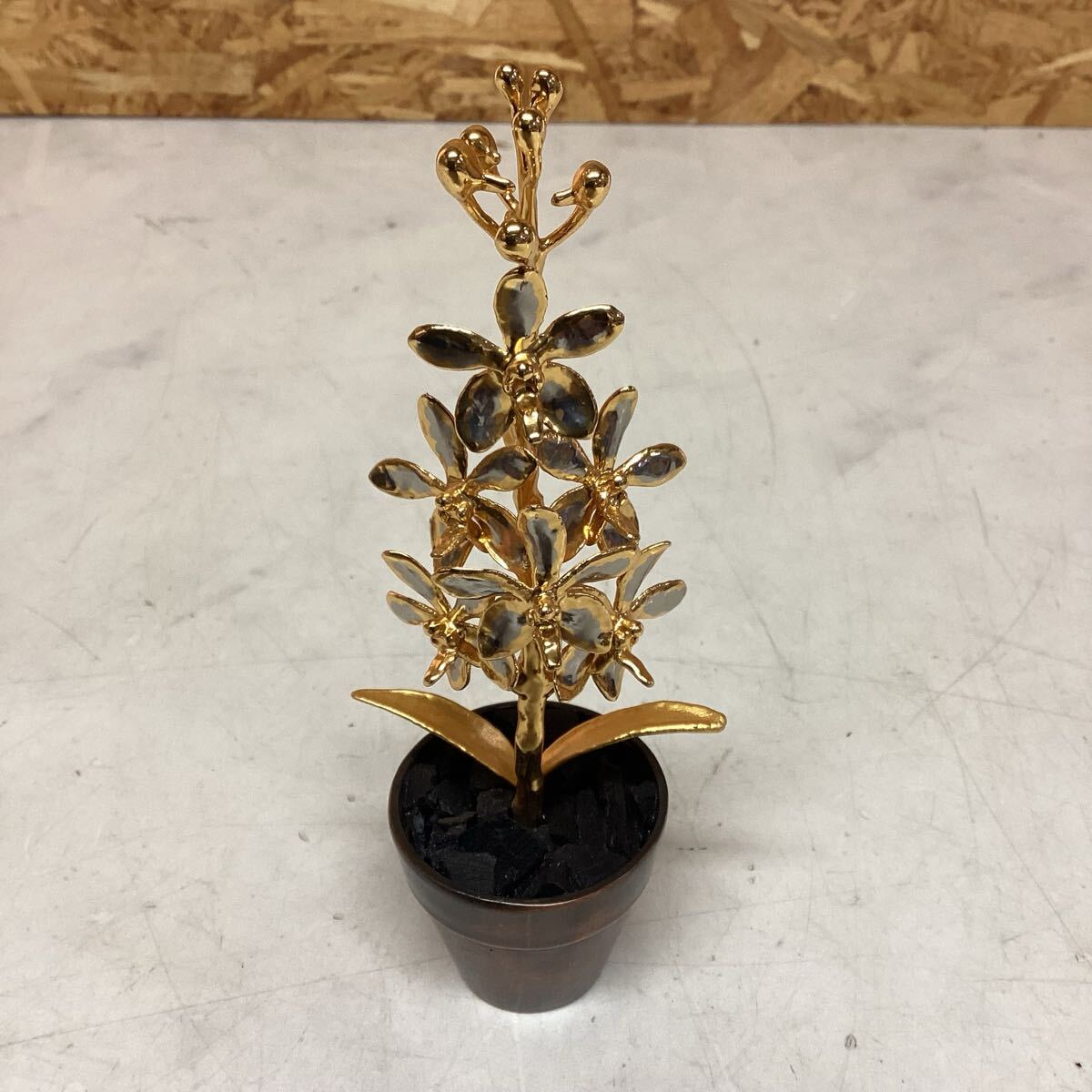 金属製ゴールド花インテリア置物 アート装飾鉢付きオブジェ17cm(ひ43拍卖