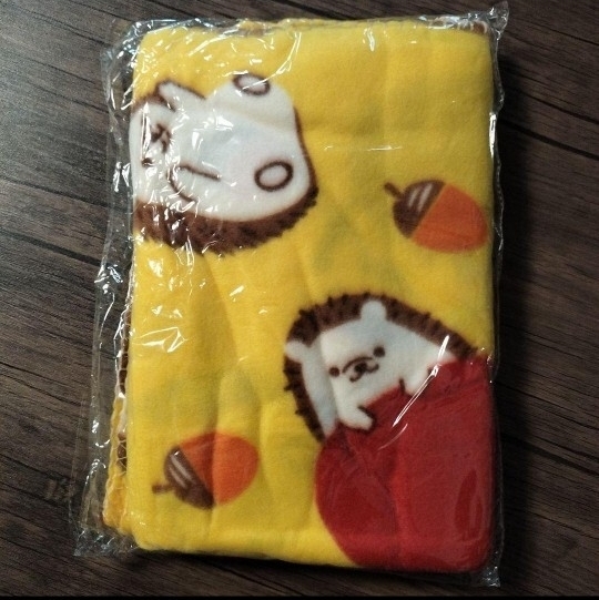 新品!PETIT COLON ハリネズミイラスト付きフリースブランケット ブランケット拍卖