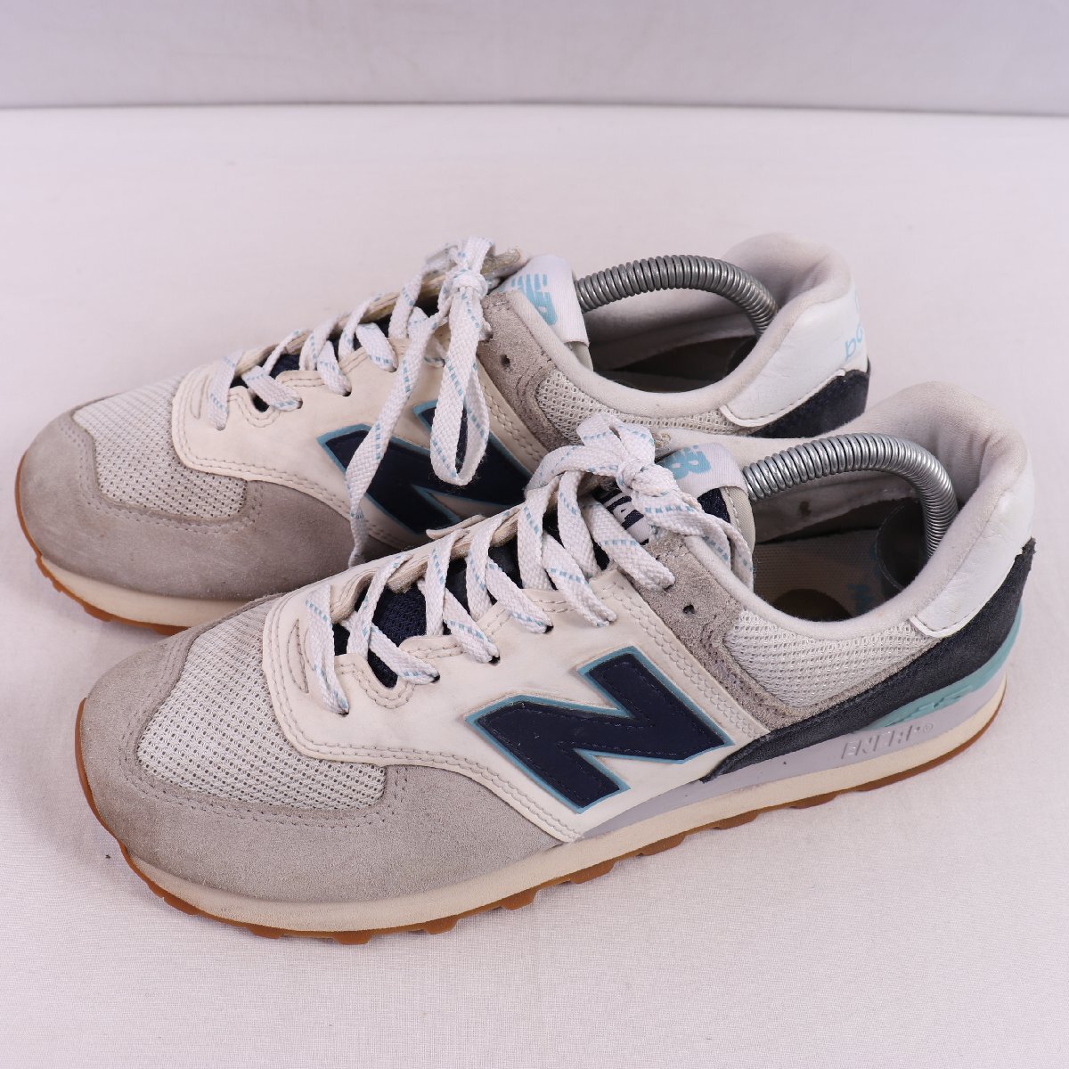 574 ニューバランス 26.0cm/new balance 灰 グレー オフホワイト 紺 ネイビー 水色 中古 古着 メンズ スニーカー yy6737拍卖