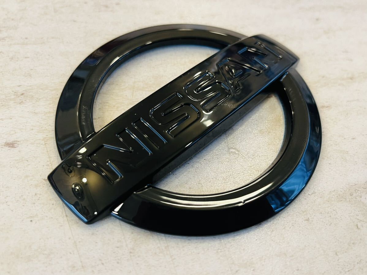 NISSAN エンブレム ピアノブラック スカイライン セレナ ノート キューブ マーチ拍卖