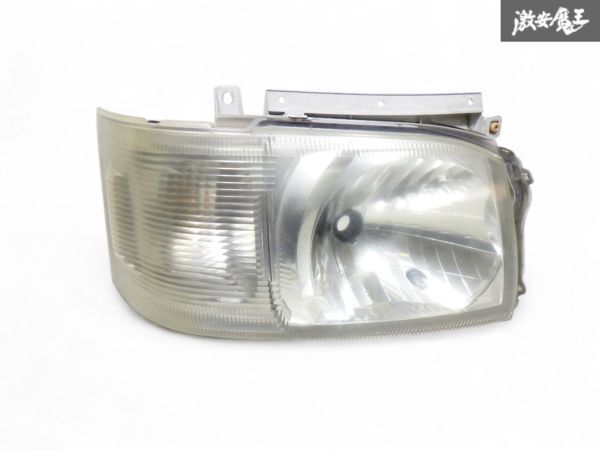 ☆即発送☆ トヨタ純正 200系 1型 2型 ハイエース ハロゲン ヘッドライト ヘッドランプ 右 右側 運転席 レベライザー KOITO 26-117拍卖