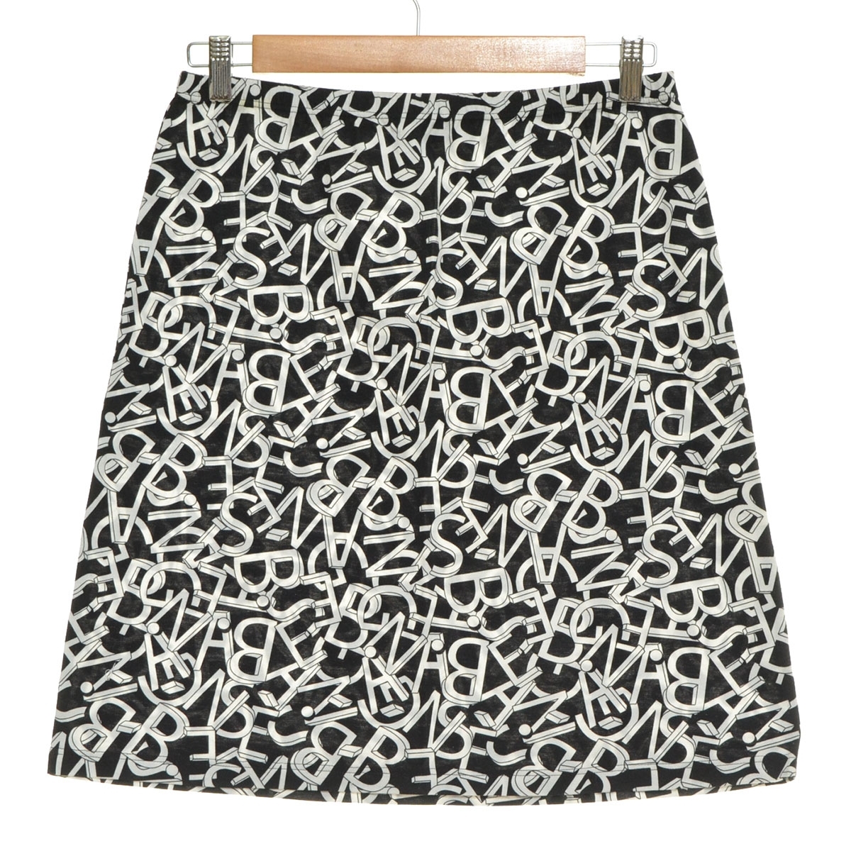 ■530677 agnes b. アニエスベー ●スカート ランダムロゴアルファベットSK サイズT2 レディース ブラック ホワイト拍卖