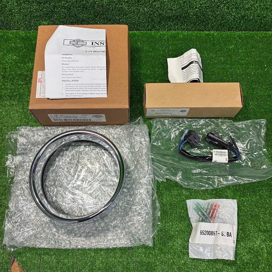 未使用品 ハーレー 純正 バイザースタイル・ヘッドライト・トリムリング(69738-05)&ワイヤリングハーネス(69200897)拍卖