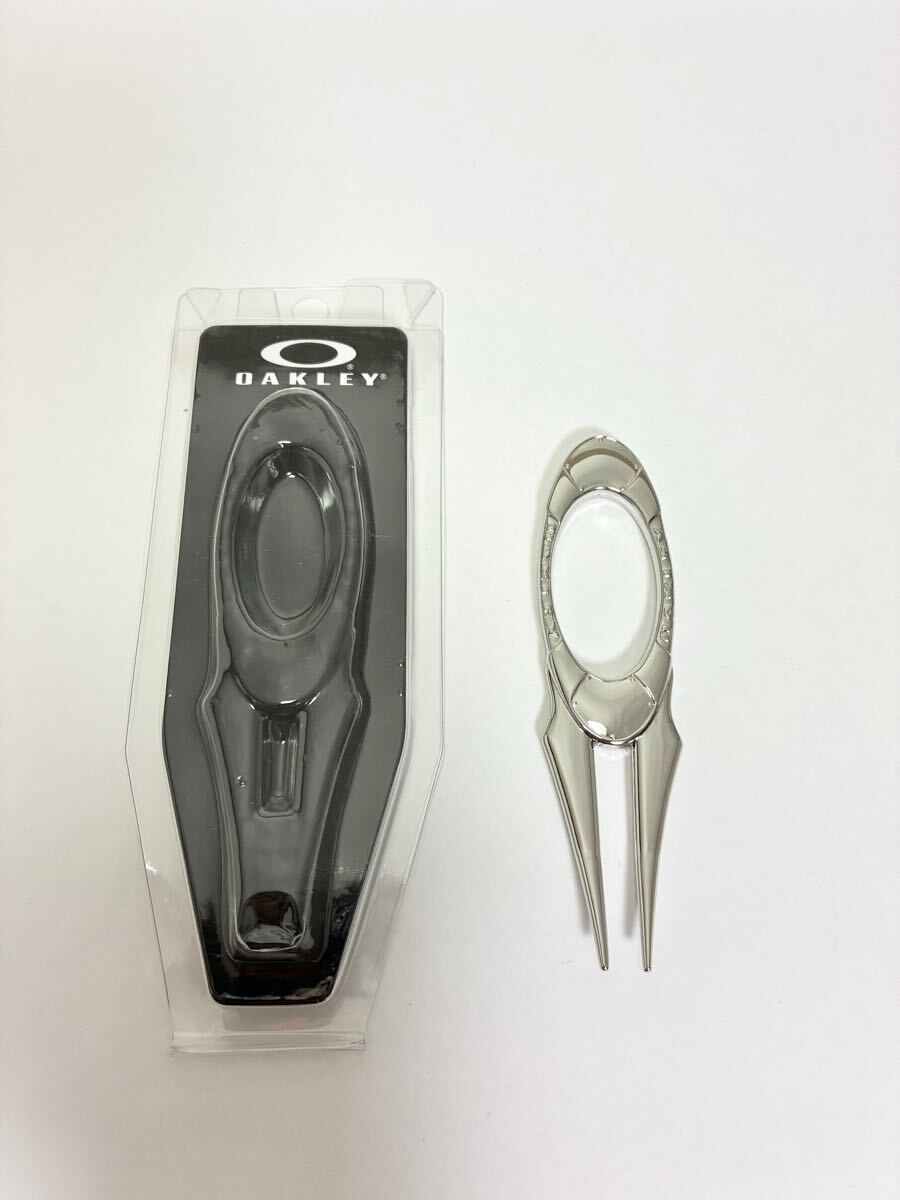 OAKLEY(オークリー)のDIVOT TOOL(ディボットツール シルバー)拍卖