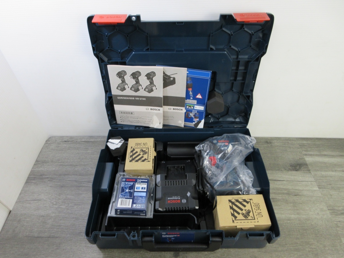 未使用品【 BOSCH / ボッシュ 】 GDR18V-210C コードレスインパクトドライバ 18V ※説明書に破れ ケースのスポンジが外れています。拍卖