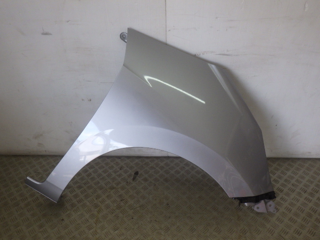 【Y08】 GR1 GR2 GR3 GR4 GS4 GS6 FIT フィット 右 フェンダー NH830M ルナシルバーメタリック 60211-TZA-000ZZ 中古 即決拍卖