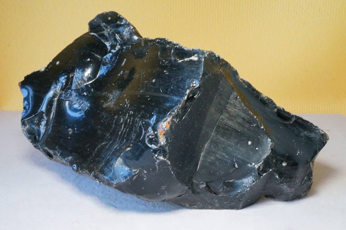 稀少! 【北海道置戸産 黒曜石 十勝石 原石 特大3.6Kg】オブシディアン鑑賞石 自然石 天然石 水石 鉱物 鉱石 置物 インテリア 模様が綺麗!拍卖